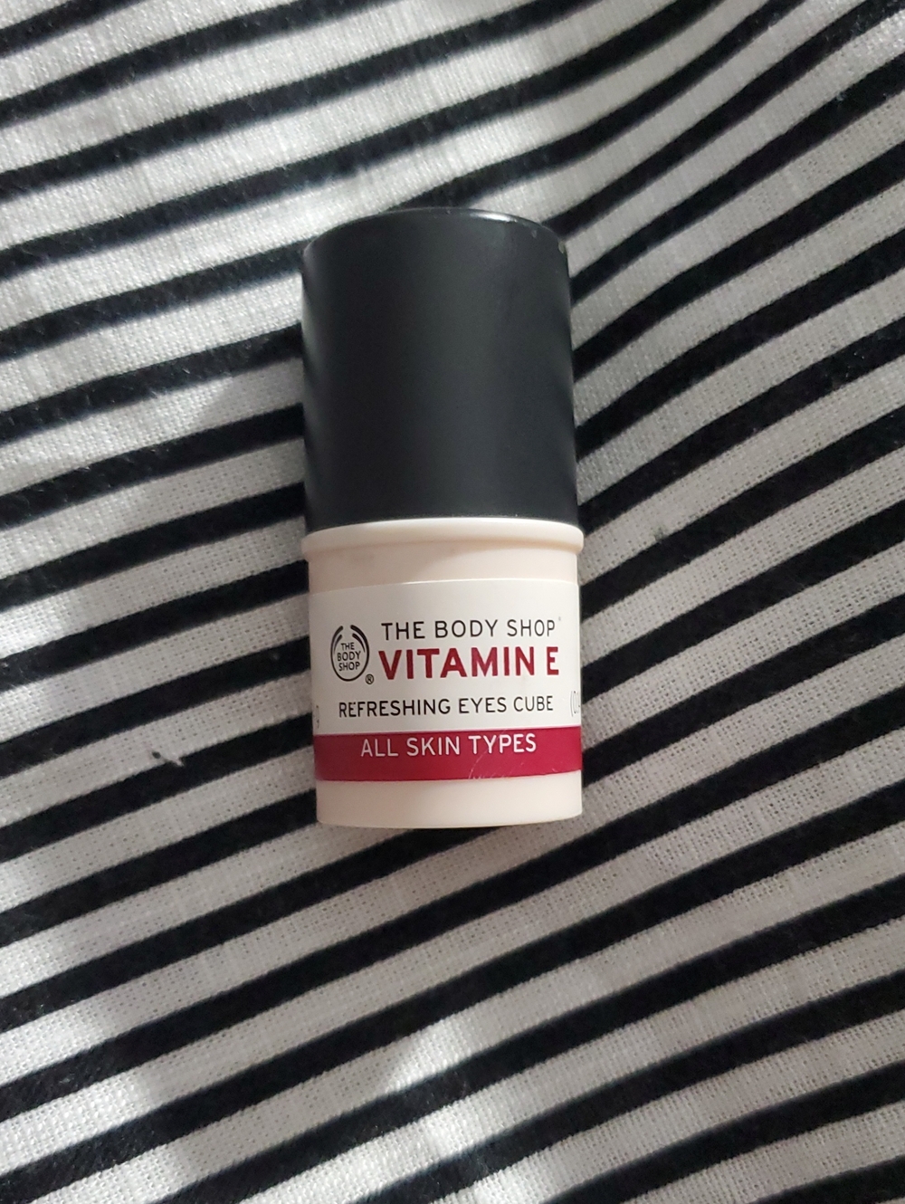 The Body Shop Vitamin E Refreshing Eyes Cube Moisturizer 4g